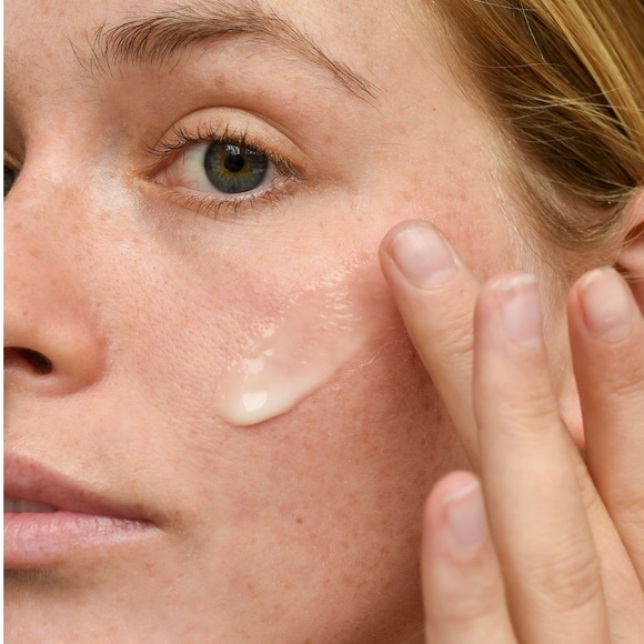 🍯 Farmacy FILLING GOOD hyaluronic acid plumping serum - Picture 3 of 11